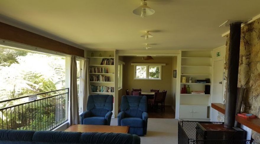 Mistletoe Bay Lodge lounge